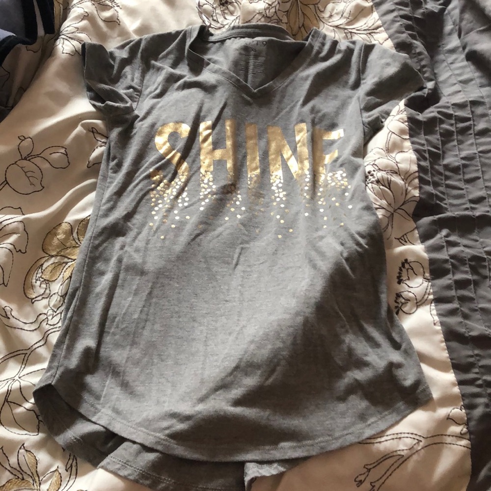 grey t-shirt